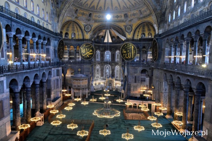 Zobacz największe arcydzieło architektury bizantyjskiej, olśniewającą nawę, gigantyczną kopułę unoszącą się w powietrzu i realistyczne mozaiki wykonane z milionów tesser