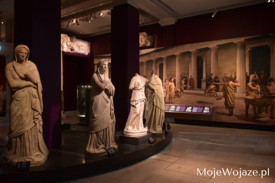 Odwiedź Muzeum Archeologiczne w Stambule i podziwiaj ekspozycję starożytnych rzeźb marmurowych z okresu hellenistycznego i rzymskiego: Kornelię Antonię, Boginię Tyche oraz Atenę